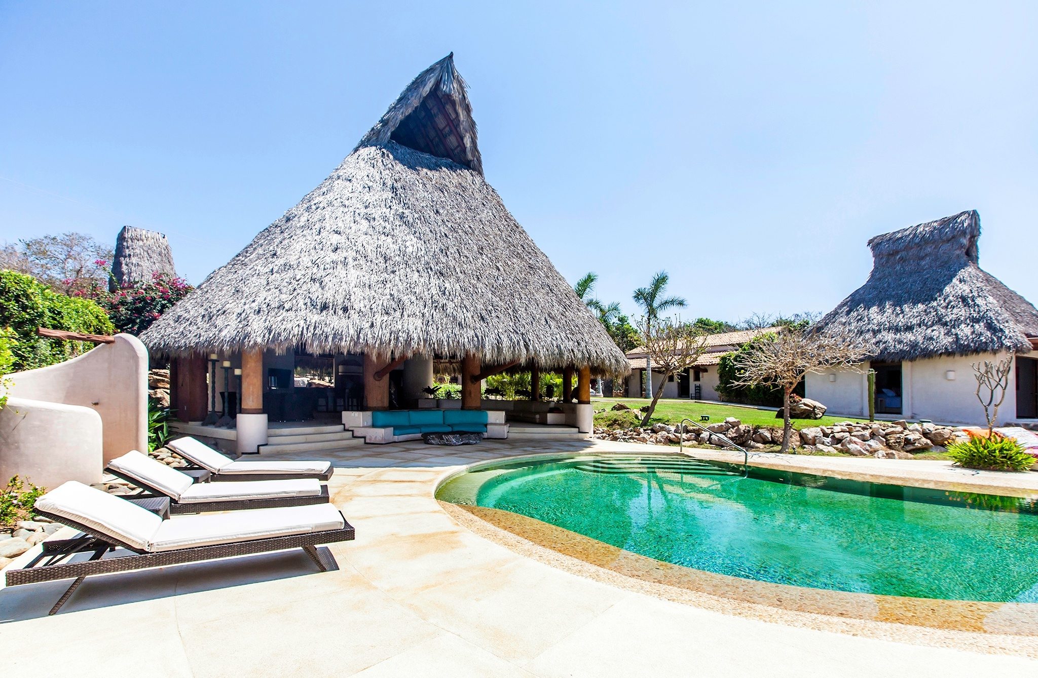 Pool Lounges & Palapa | CASA EN LAS ROCAS